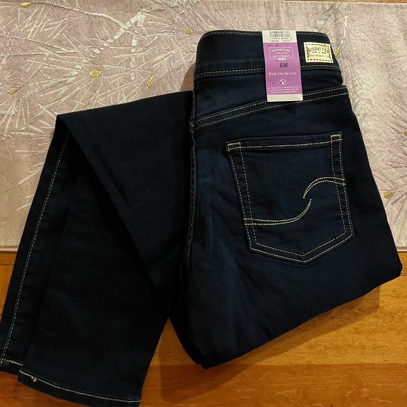 Levis Signature Shaping Pull on Skinny Jean Size Immaculate Ink Blue 6 New NWT - Picture 2 of 4